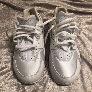 Nike Shoes - Nike Huaraches Nike Shoes - Nike Huaraches